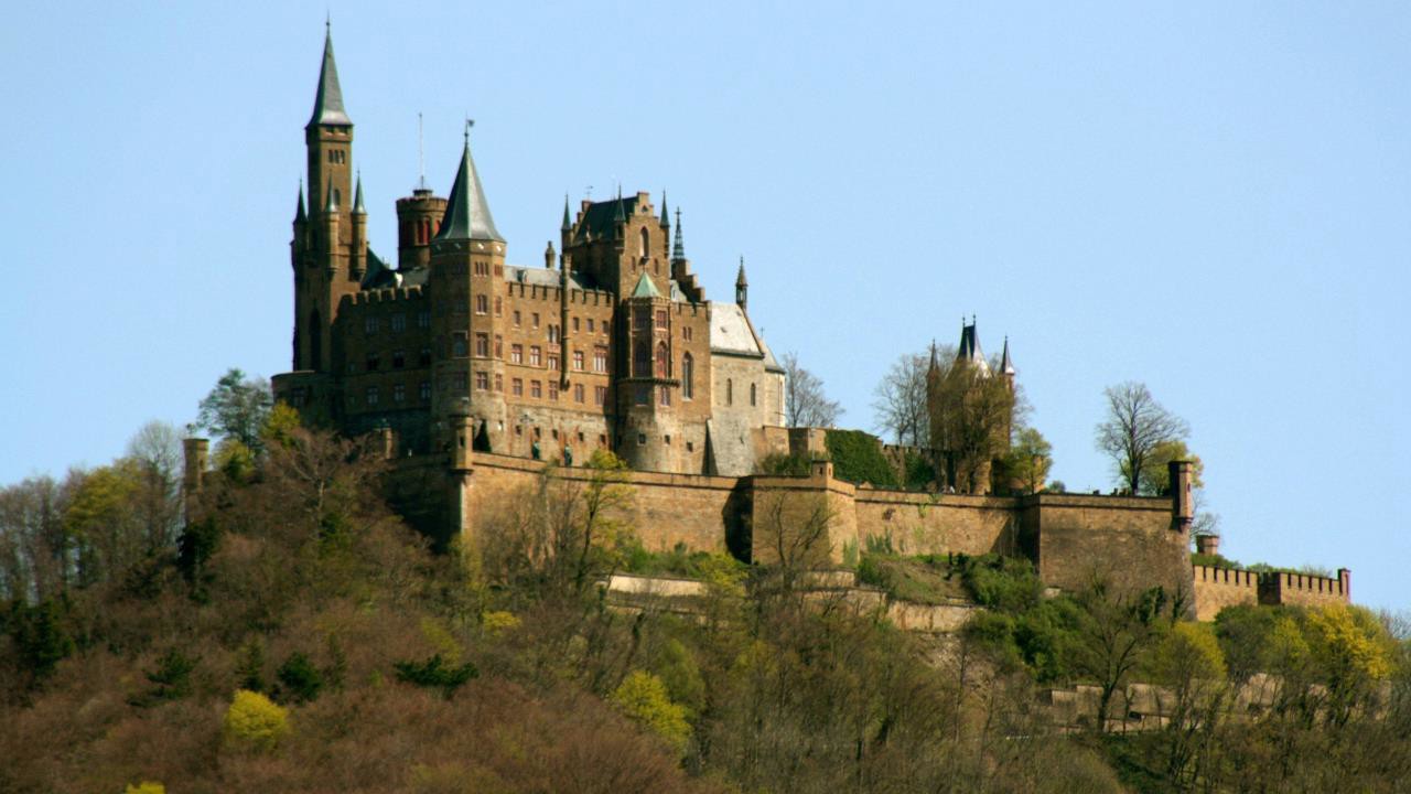 Secrets of the Castle with Ruth, Peter and Tom - Airs 8:00 AM 7 Aug ...